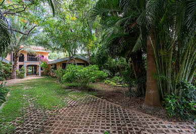 Maison avec piscine et jardin 2