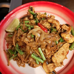 Pad Kee Mao Noodles vegan