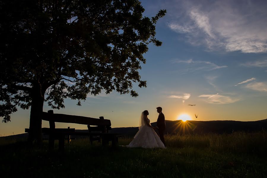 Fotógrafo de casamento Szilvia Edl (szilviaedl). Foto de 11 de outubro 2019