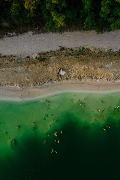 Svadobný fotograf Kuba Kaczorowski (kubakaczorowski). Fotografia publikovaná 19. októbra 2021