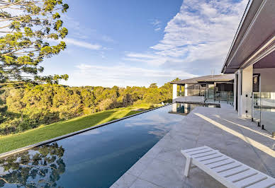 Maison avec piscine et jardin 9