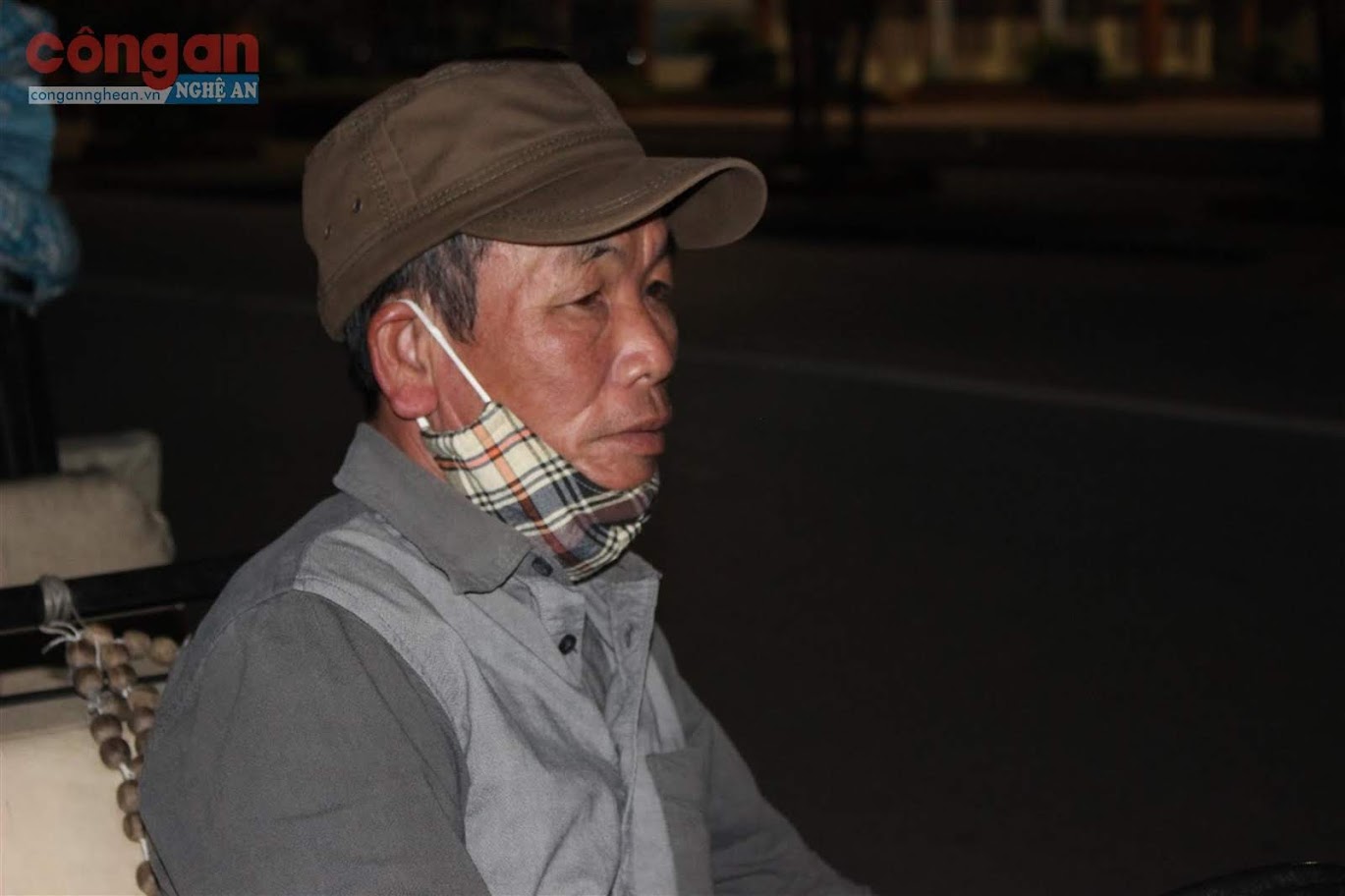 “Đường phố vắng nên buồn lắm”, anh Trần Văn Nam tài xế xe điện nói.