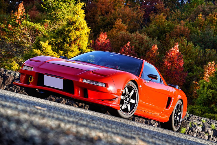NSXの紅葉ドライブ・愛車の一番好きな角度・純正ホイール流用の世界・いつもイイネ&コメントありがとうございます🙇‍♂️・DIYに関するカスタム事例の投稿画像1枚目