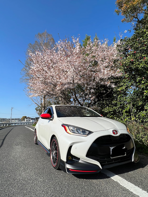 ヤリスの納車直後と今を貼れに関するカスタム事例の投稿画像3枚目