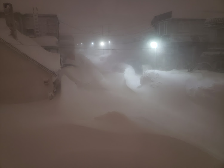 ランドクルーザープラドの大雪・札幌・スタック・雪道ドライブ・雪ヤバいに関するカスタム事例の投稿画像7枚目