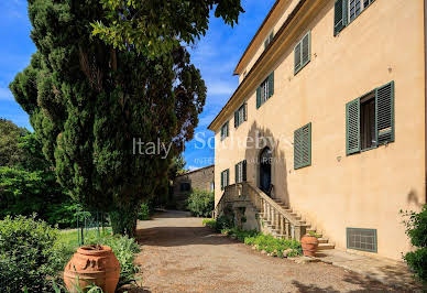 Villa with pool and garden 3