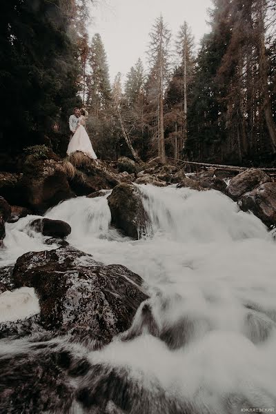 Jurufoto perkahwinan Roman Yuklyaevskiy (yuklyaevsky). Foto pada 15 April 2018