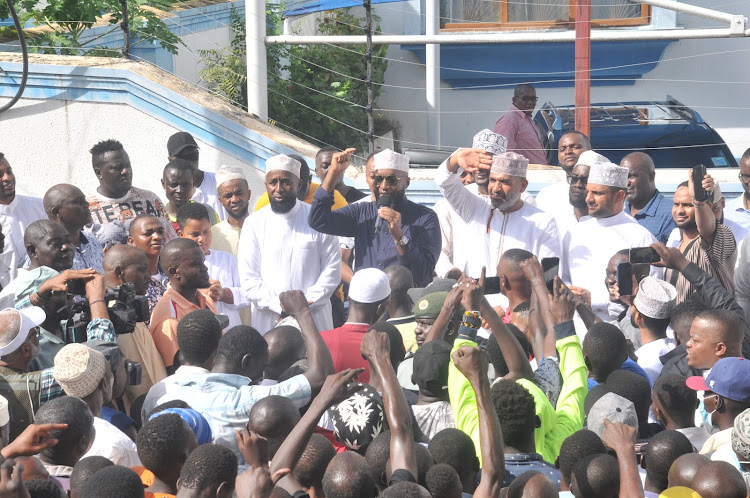 Mombasa Governor Hassan Ali Joho, accompanied by his elder brother Abubakar Joho, Mvita MP Abdulswamad Nassir and speaker Aharub Khatri, addresses residents who paid a courtesy call at their family home in Kizingo to celebrate Eid Ul Fitr on Monday