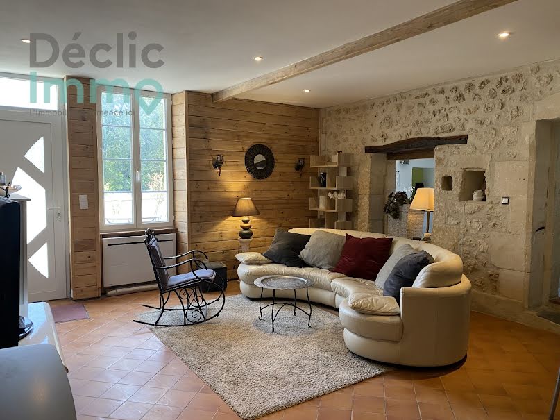 Vente maison 7 pièces 215 m² à Roullet-Saint-Estèphe (16440), 321 000 €