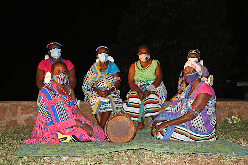 Sitting front: Makhadzi Grace Rambuda and Rambuda Nyawasedza Cynthia. Back row: Rambuda violet, Rambuda Annah, Rambuda Brenda, Rambuda Masindi and they are dressed in Minwenda.