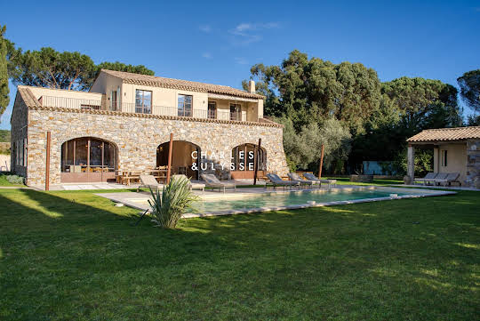 Seaside villa with pool