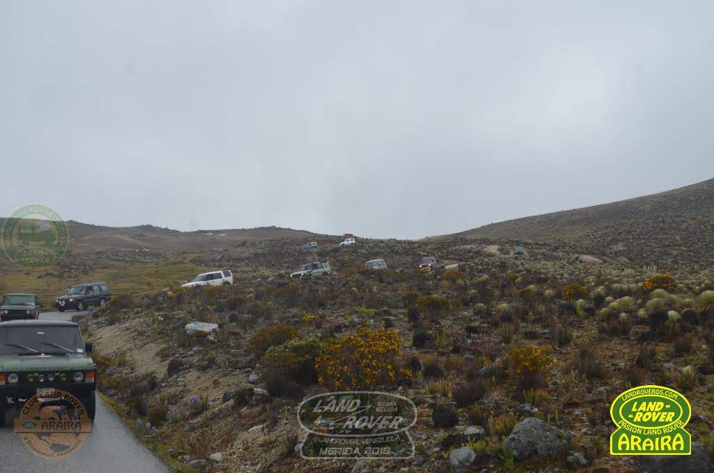 Zig zag de Land Rovers en pleno paramo