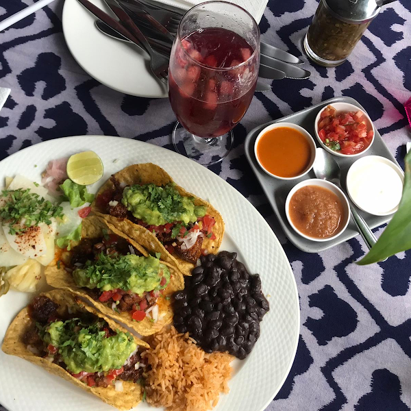 Carnitas tacos and sangria!! All the sauces were super flavorful, and the carnitas were 🤤