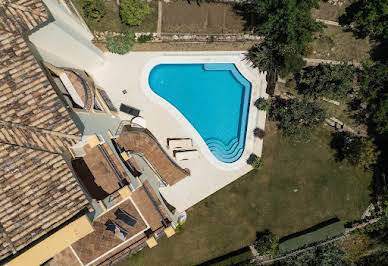 Villa with pool 3