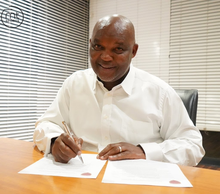 Pitso Mosimane puts pen to paper signing for United Arab Emirates club Al Wahda.