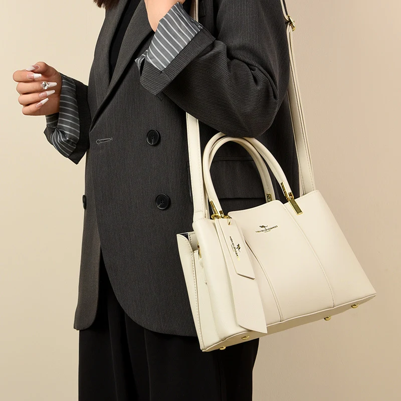Bolso bandolera elegante y versátil para mujer, perfecto para cualquier ocasión. Un complemento ideal, combina moda y funcionalidad.
