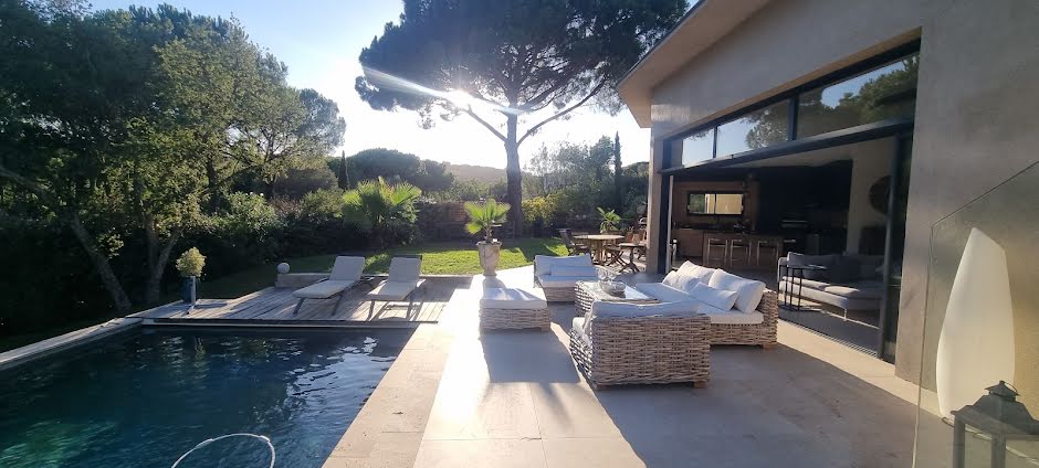 Location meublée villa   à La Croix-Valmer (83420), 9 000 €