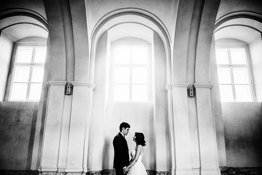 Fotografo di matrimoni Mihai Ruja (mrvisuals). Foto del 6 ottobre 2016