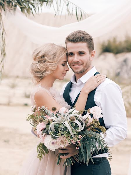 Fotógrafo de casamento Olesya Gulyaeva (fotobelk). Foto de 6 de outubro 2015