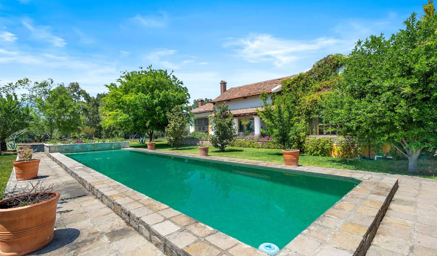 Corps de ferme avec jardin et piscine San Gabriel