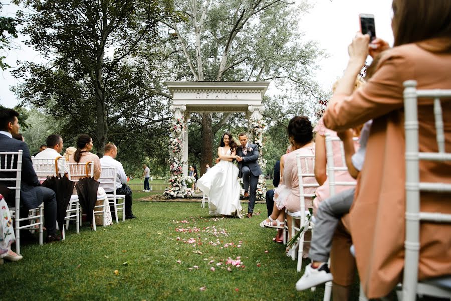 Fotógrafo de casamento Natalya Venikova (venatka). Foto de 1 de julho 2019