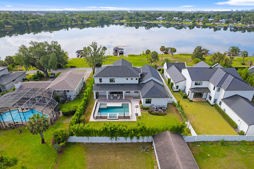 House with pool and garden 5