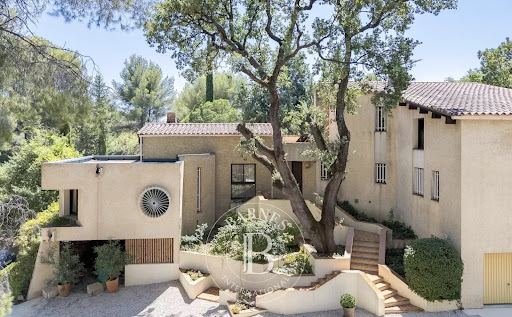 Villa with pool 1