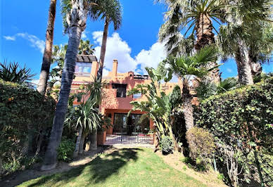 Maison avec piscine et terrasse 1