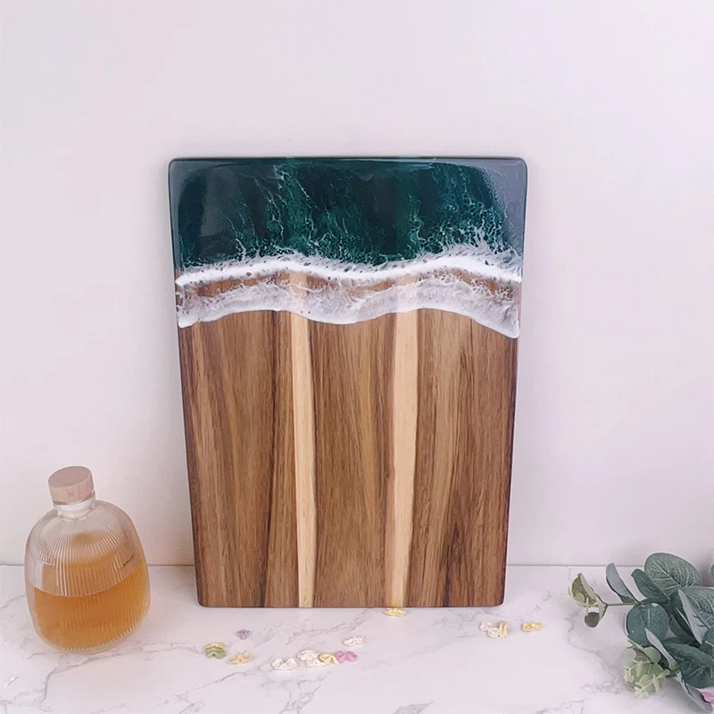 Planche à découper en bois d'Acacia Mangium assemblé, résistante et durable. Parfaite pour couper, hacher et préparer vos aliments en cuisine.