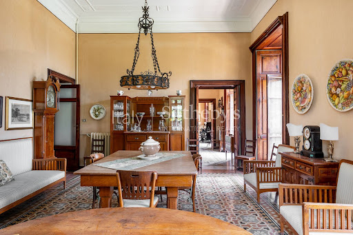 Villa with pool and terrace 5