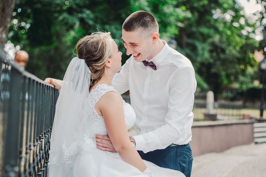 Fotógrafo de casamento Yula Gurzhos (julaphoto). Foto de 23 de janeiro 2017