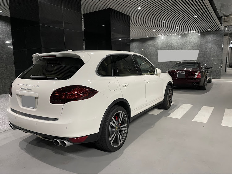 カイエンのマセラティ・ポルシェ・コラボ・駐車場・車が好きな人と繋がりたいに関するカスタム事例の投稿画像2枚目