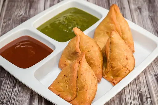 Red Sauce Pasta Samosa [1 Piece]