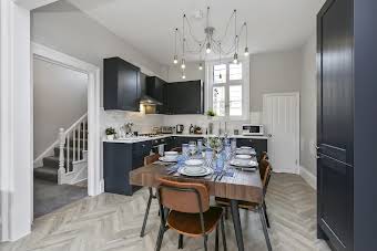 Small L Shape  Kitchen with white Quartz Worktop in Kings Cross album cover