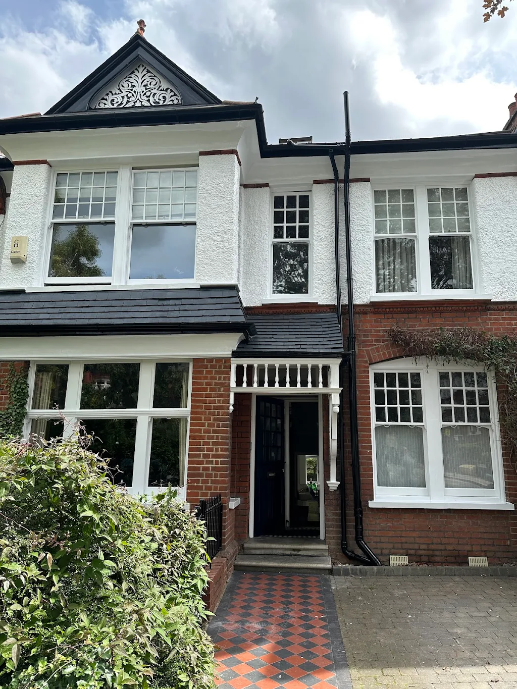 Album cover: 48 Dukes avenue N10