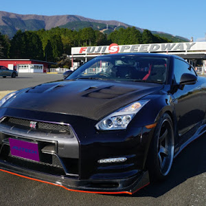 NISSAN GT-R