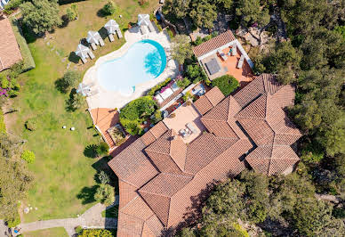 Villa avec piscine et terrasse 2