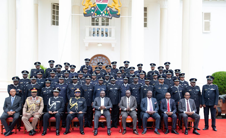 President William Ruto, DP Rigathi Gachagua, PCS Musalia Mudavadi, Interior CS Kithure Kindiki and Defence CS Aden Duale with the Regional Police Commanders at the State House on November 16,2022.