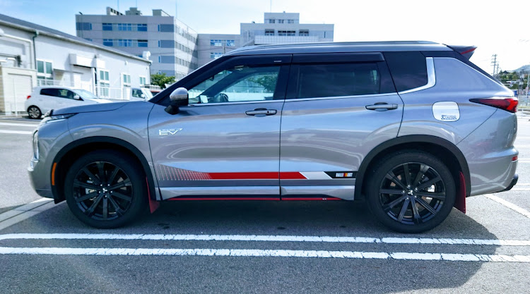 アウトランダーPHEVの洗車・RALLIARTに関するカスタム事例の投稿画像2枚目