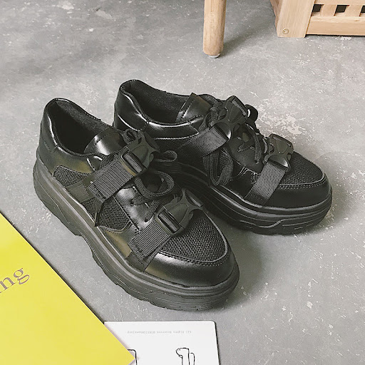 Title 5, High School Students White Shoes in Spring Com...