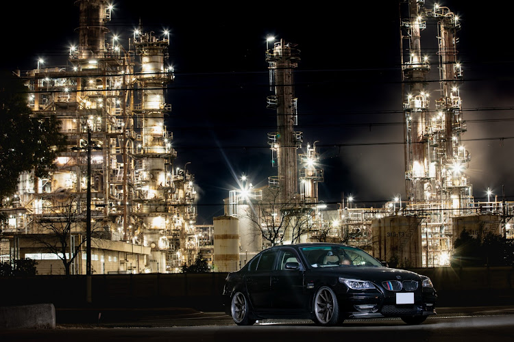 525iハイラインの一眼レフ・ドライブ・E60・ライティング撮影・工場夜景と愛車に関するカスタム事例の投稿画像4枚目
