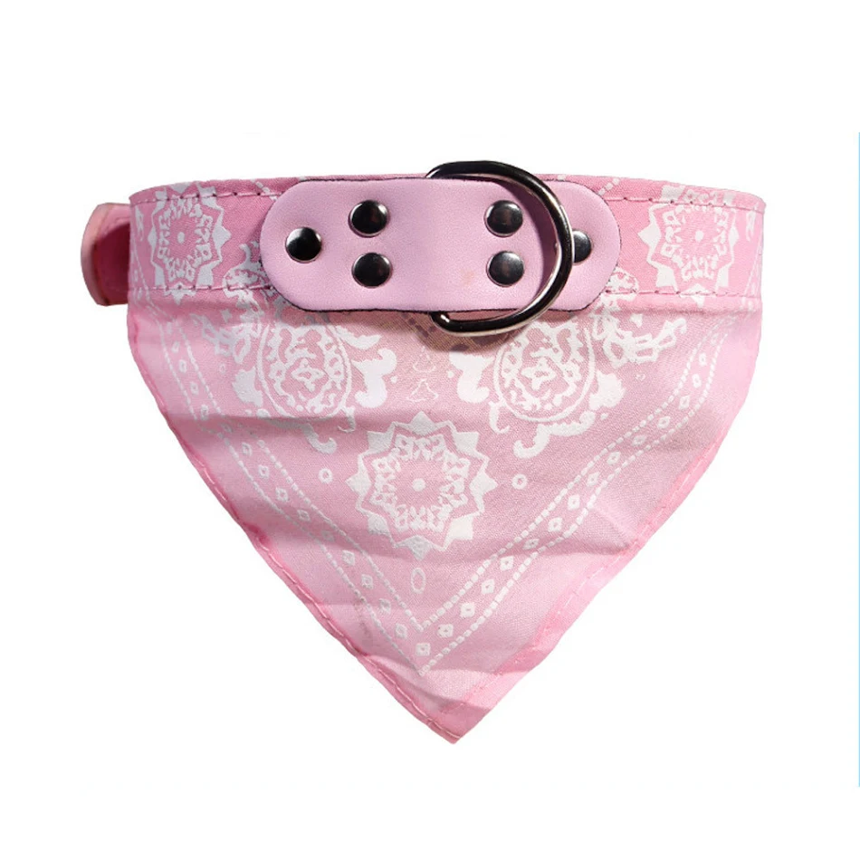 Huisdier mode print halsband en driehoekige speeksel handdoek, beschermt en kleedt uw hond stijlvol en comfortabel.