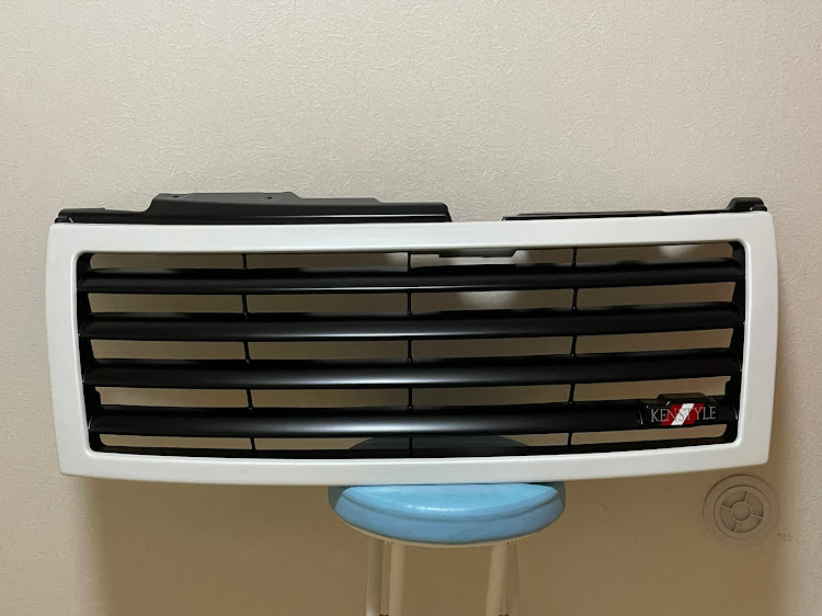 エルグランドのE51保存会・DIY・エンブレム塗装に関するカスタム事例の投稿画像1枚目