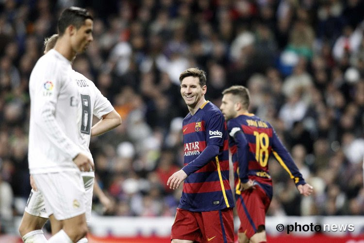 Dit beeld zegt alles over de Clasico: Messi 'lacht met' gefrustreerde Ronaldo