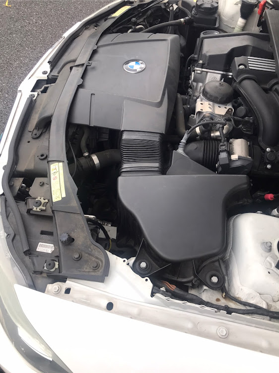 320i ツーリングのAmazonプライム・汎用キノコ型エアクリーナー・これでみんなもVTECサウンド生活・嫁の吸気音は相変わらずソレの4スロ並・排気音はバーディクラブのスペ2か豊和菅のデュアル並に関するカスタム事例の投稿画像5枚目