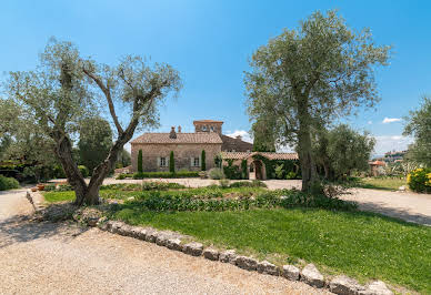 Villa avec piscine et jardin 3