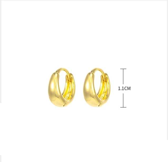 Créoles dorées pour femmes, des boucles d'oreilles élégantes et intemporelles. Parfaites pour un usage quotidien ou une soirée, ajoutez de l'éclat à votre look.