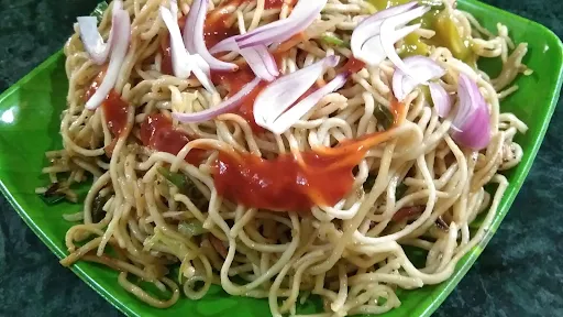 Schezwan Chicken Hakka Noodles