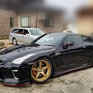 NISSAN GT-R