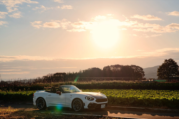 124スパイダーのアバルト124スパイダー・アバルト・オープンカー・片田舎に関するカスタム事例の投稿画像3枚目